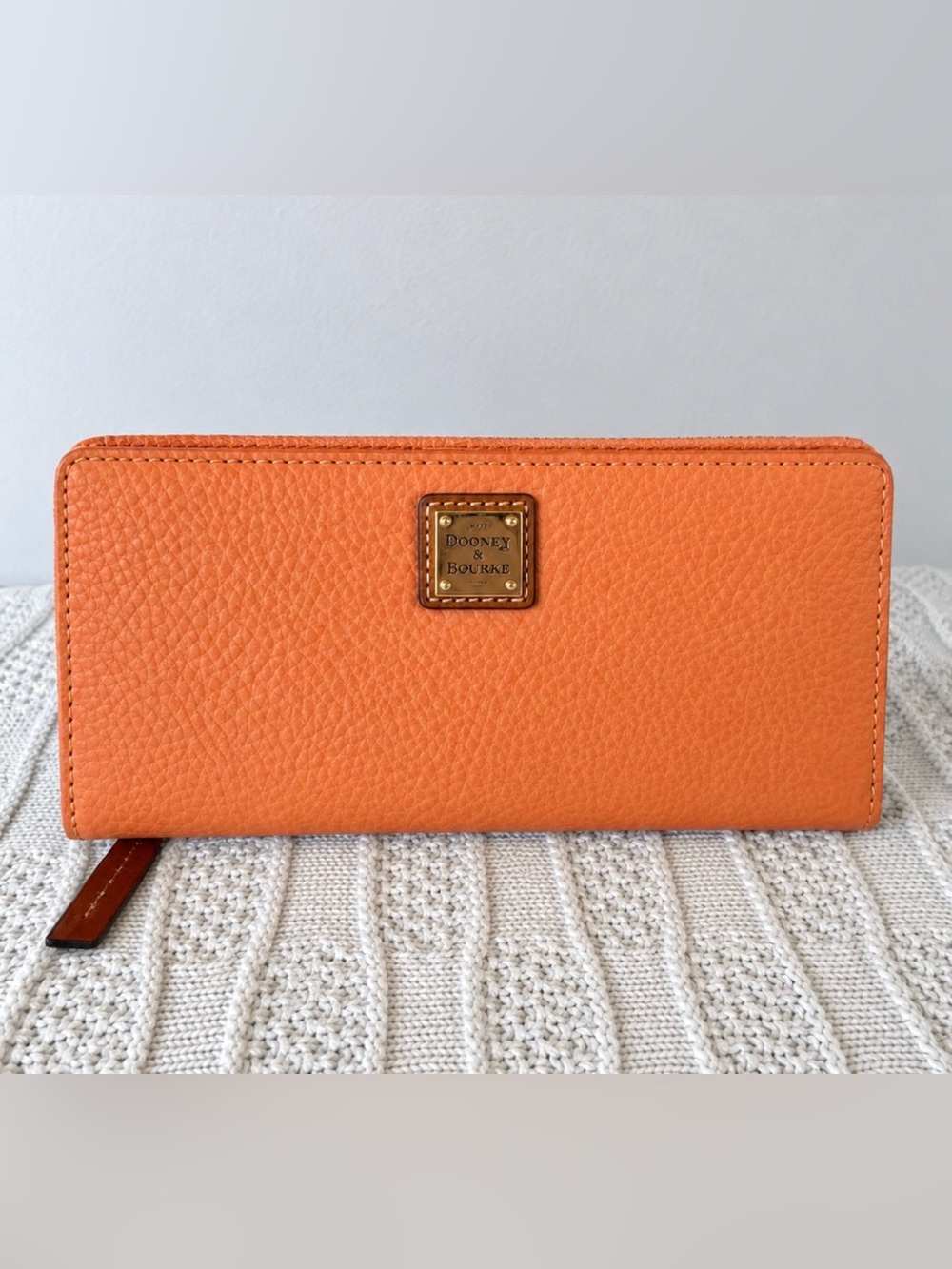 Dooney & Bourke NWOT pebbled leather slim wallet